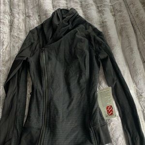 NWT LULULEMON ZIP UP GREY
